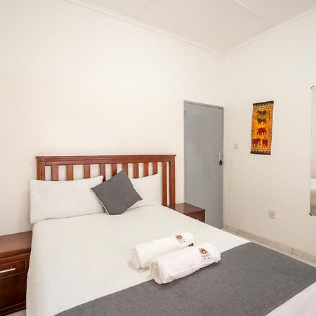 Wood Road Guest Lodge Victoria Falls Ngoại thất bức ảnh