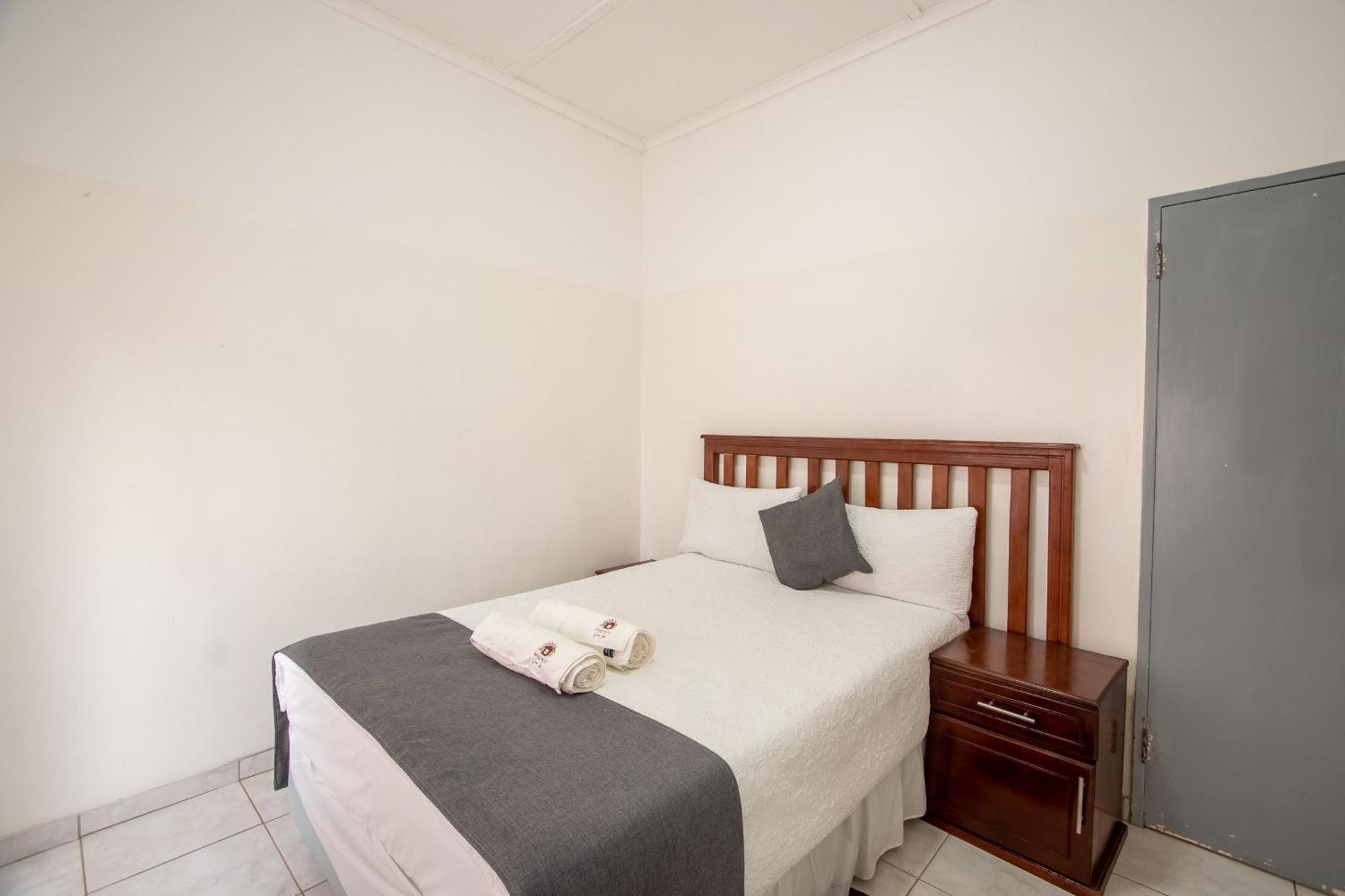 Wood Road Guest Lodge Victoria Falls Ngoại thất bức ảnh