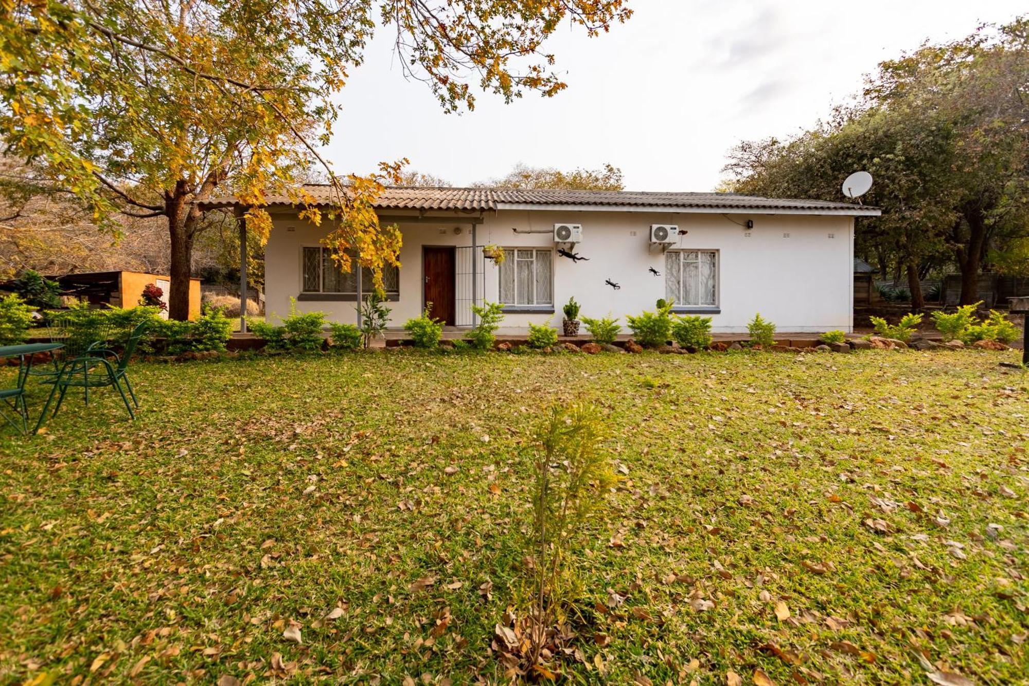 Wood Road Guest Lodge Victoria Falls Ngoại thất bức ảnh