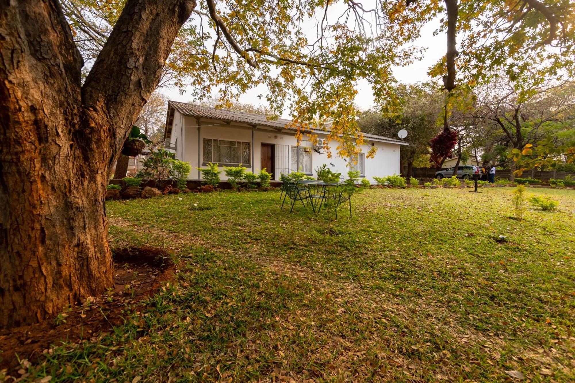 Wood Road Guest Lodge Victoria Falls Ngoại thất bức ảnh