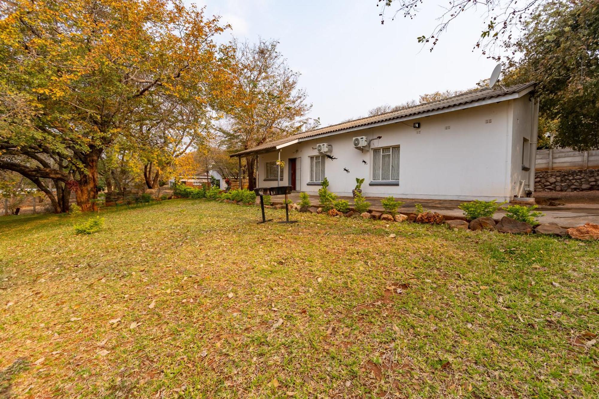 Wood Road Guest Lodge Victoria Falls Ngoại thất bức ảnh